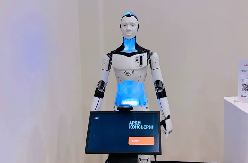 Уникальным сотрудником элитного ЖК «The Lake» стал не просто новый администратор, а настоящий антропоморфный робот по имени Арди.