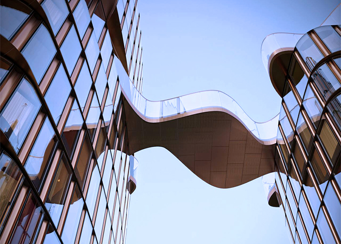 Необычный мост-сад ЖК Энигмия в Москве